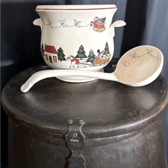 *Rare Find* Mason’s “Christmas Village” Ironware Soup Tureen & Ladle 1983-2013 - Picture 1 of 14